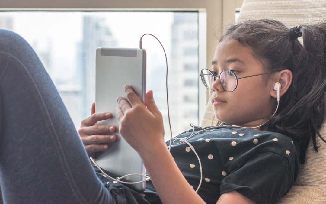 girl on iPad practicing online safety rules to stay safe online